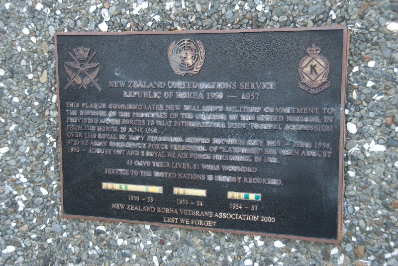 DSC_6111.jpg - Frank Kitts Park Commemorative plaque: Korea War Memorial 1950-1957
