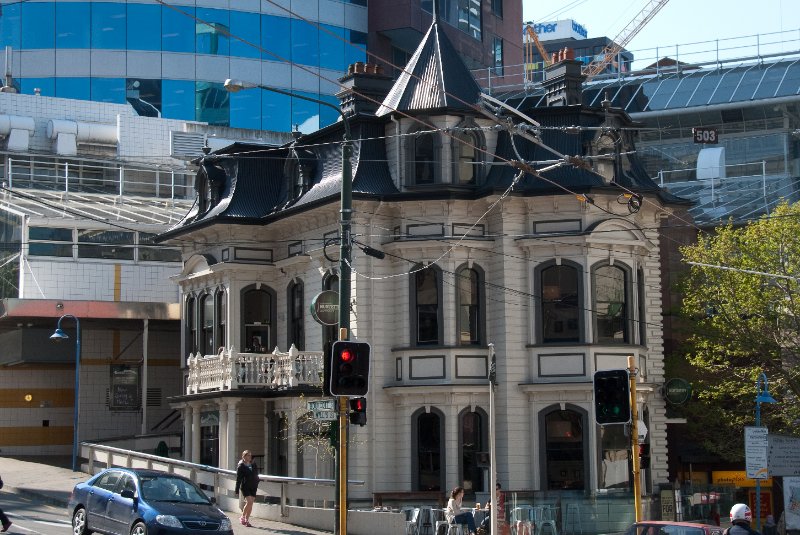 DSC_5987.jpg - General Practitioner pub. Former house of Doctor Henry Pollen, 1903.