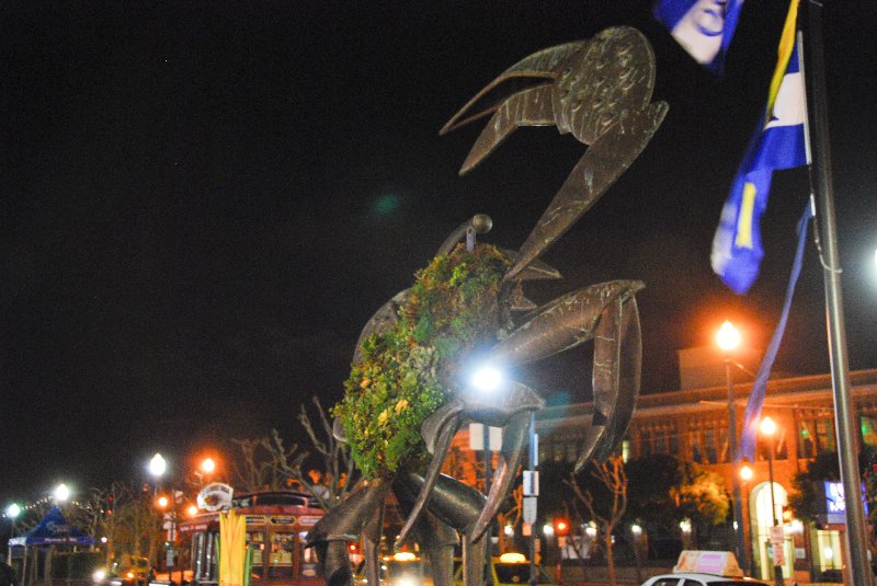 SanFrancisco030910-1821.jpg - Giant Crab statue in front of Aquarium of the Bay at Pier 39, Fisherman's Wharf