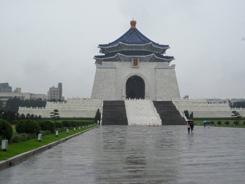 Taiwan060210-1031.jpg - National Chiang Kai-Shek Memorial Hall at Liberty Square