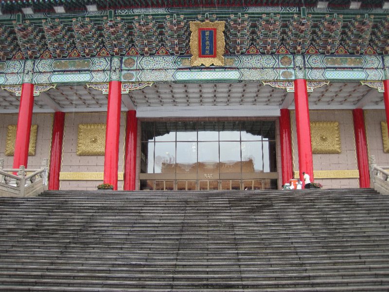 Taiwan060210-1042.jpg - National Theatre, front entrance
