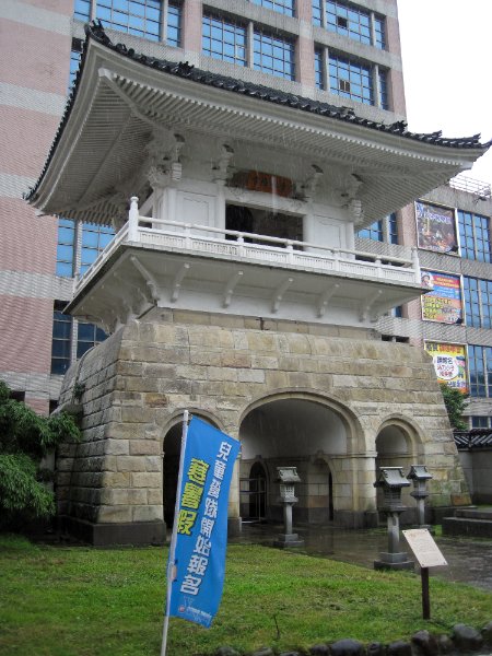 Taiwan060210-1006.jpg - Donghe Bell Tower