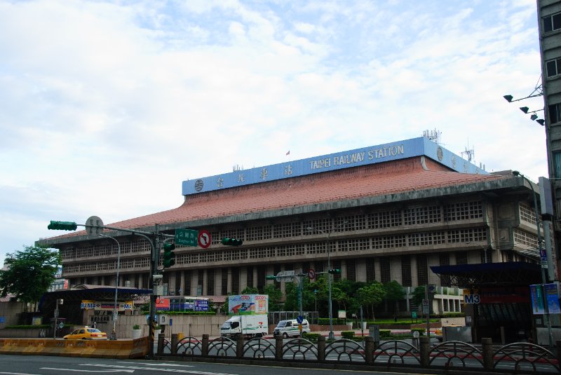 Taiwan060210-3183.jpg - Taipei Main Station