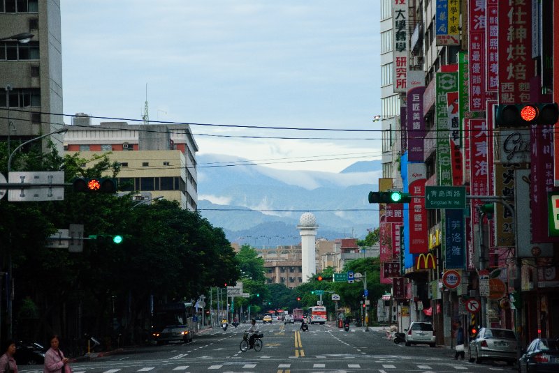 Taiwan060210-3186.jpg - Looking South on Gong Yuan Road, standing on zhong Xiao Road, Central Weather Bureau Radar Tower (center background)