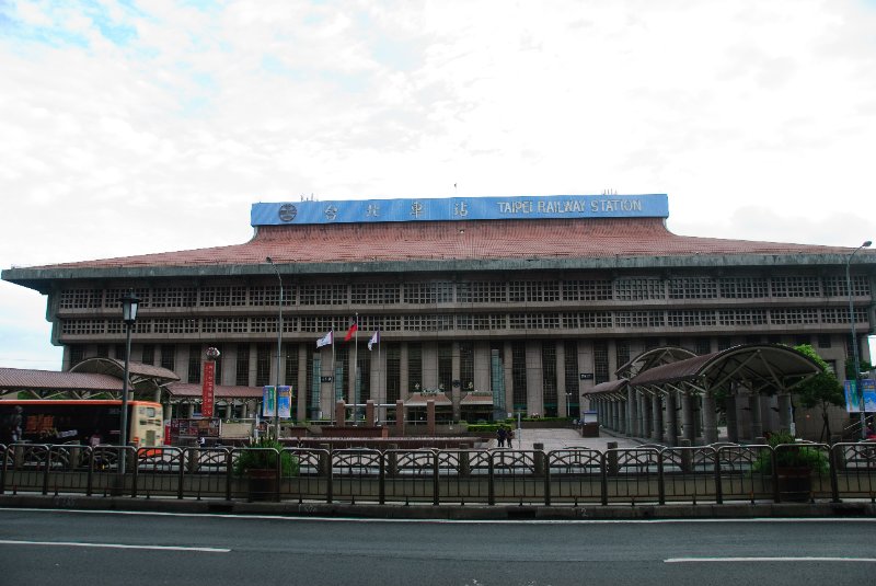 Taiwan060210-3188.jpg - Taipei Railway Station