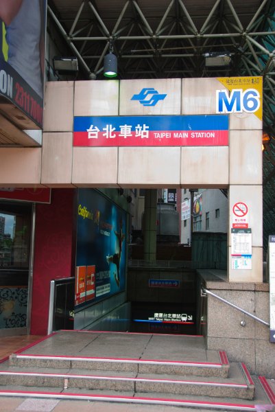 Taiwan060210-3191.jpg - Taipei Main Station