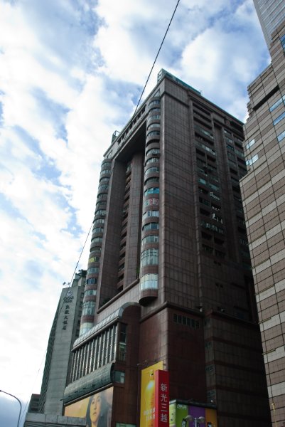 Taiwan060210-3211.jpg - KMall Building. Asiaworld / 50 Chung Hsiao West Road Building.