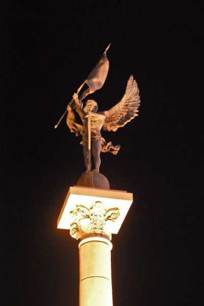 Orlando020110-0692nn.jpg - Statue and Column in New York area of Universal Studios