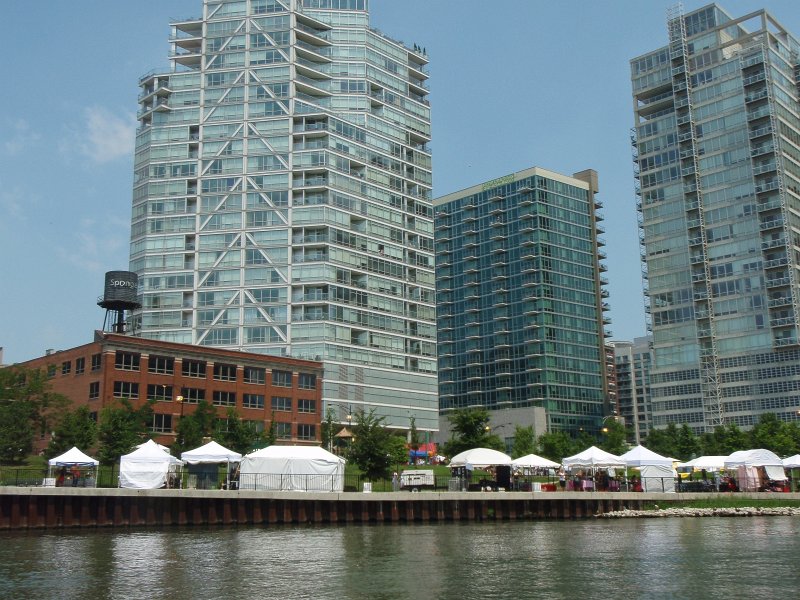 ChicagoRiverKayak071711-7170005.jpg - Erie Park.  Erie on the Park, Parc Huron, Kingsbury on the Park (right edge)