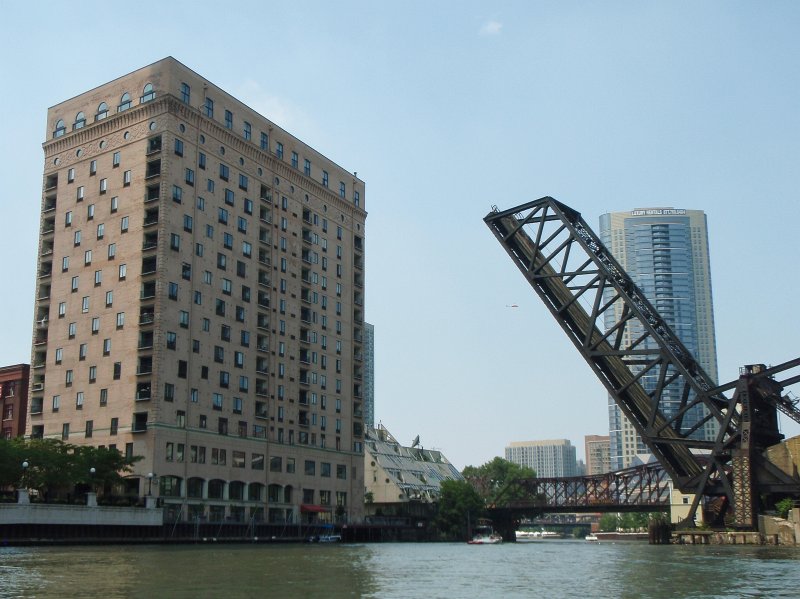 ChicagoRiverKayak071711-7170038.jpg - Fulton House Condominiums (left), view from Wolf Point. Kinzie Street railroad bridge. Kingsbury Plaza (background right)