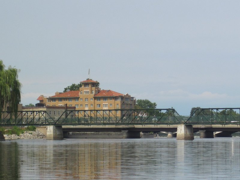FoxRiverKayakGeneva090311-3319.jpg - Hotel Baker, view from near the Praire Street bridge.  The Illinois St bridge is in the foreground