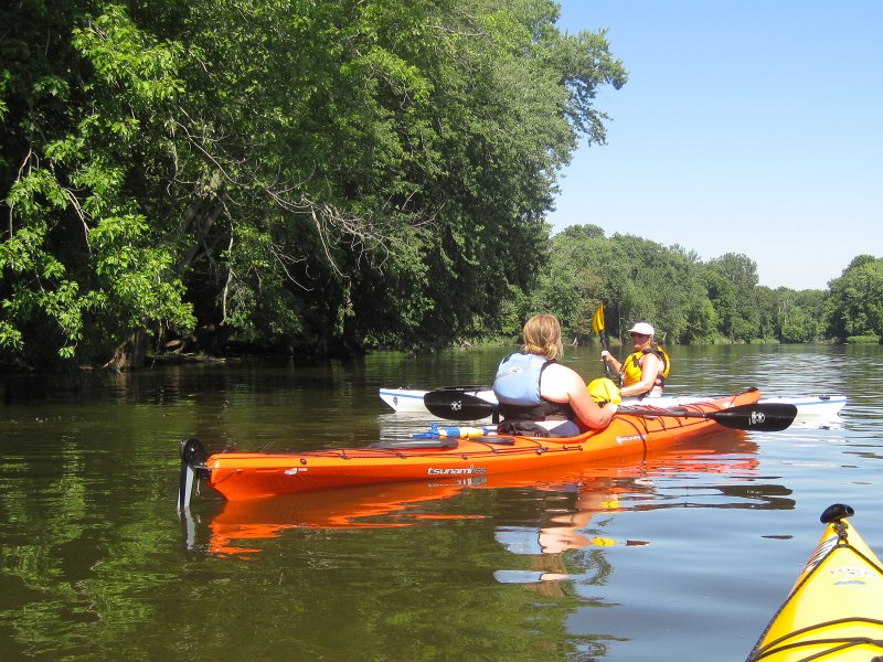 FoxRiverKayakSilverSpring073011-2861.jpg - Liz and Cathie looking at a humming bird