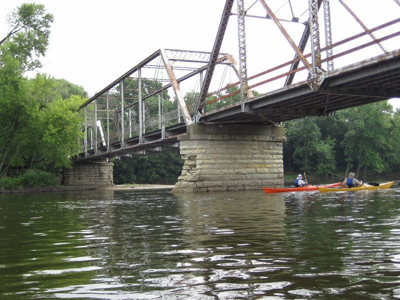 FoxRiverMillingtonKayak080611-2988.jpg - Leslie & Ian, Paddling South under the Millbrook bridge