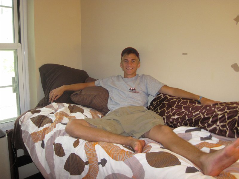 IMG_3104.jpg - Mike's Move-in day for his Jr year and USC.  East Quad dorm, 1st floor