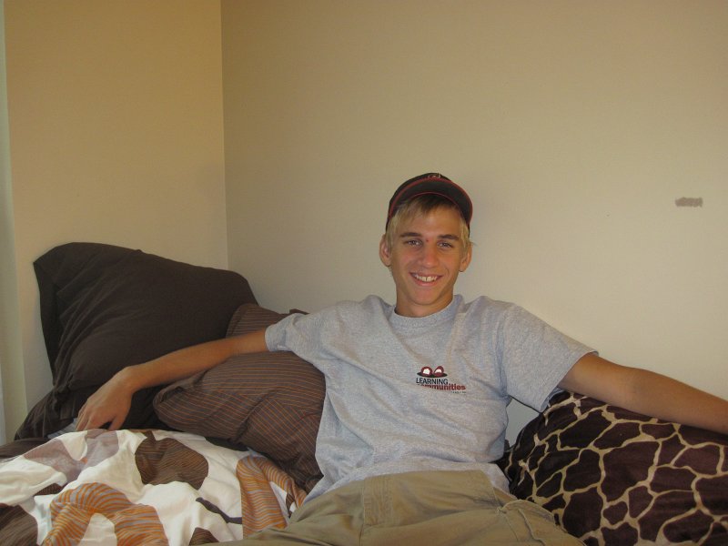 IMG_3105.jpg - Mike's Move-in day for his Jr year and USC.  East Quad dorm, 1st floor