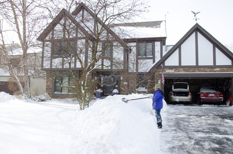 DSC_0594.jpg - Shoveling our driveway