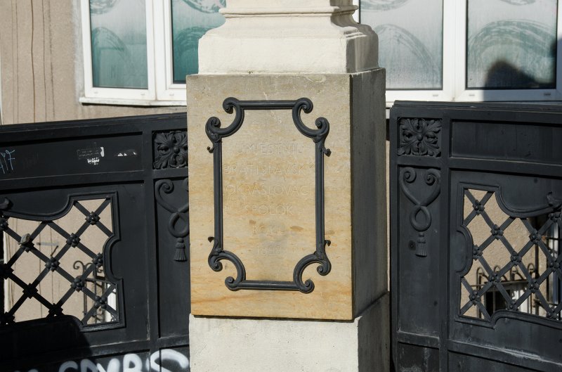 Bratislava101411-6496.jpg - Umiestnil Bratislavsky Okraslovaci Spolok Roku 1898 / Placed Bratislava beautification Society In 1898