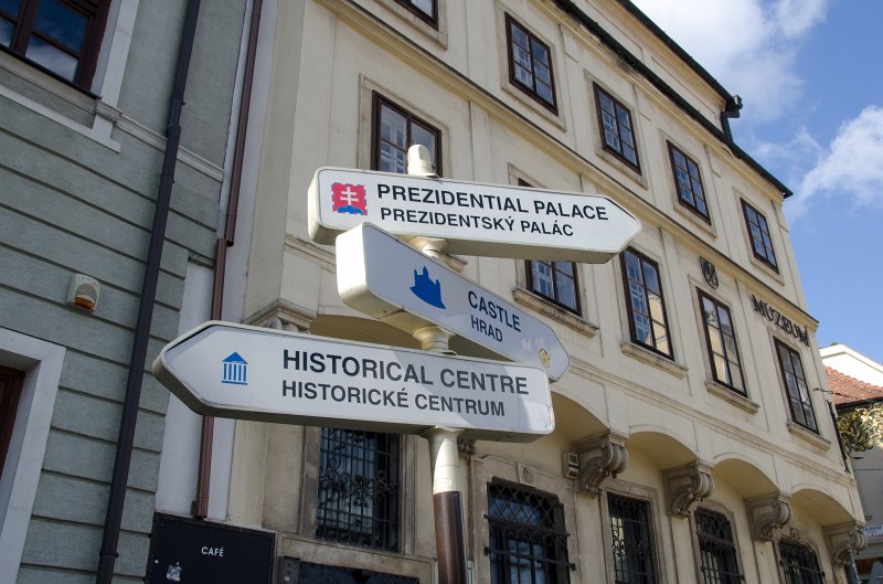 Bratislava101411-6521.jpg - Historicke Centrum, Hrad, Prezidentský palác