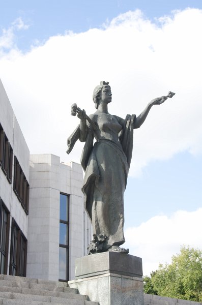 Bratislava101411-6573.jpg - Vítanie / Welcome statue, front of the Slovak Parliament
