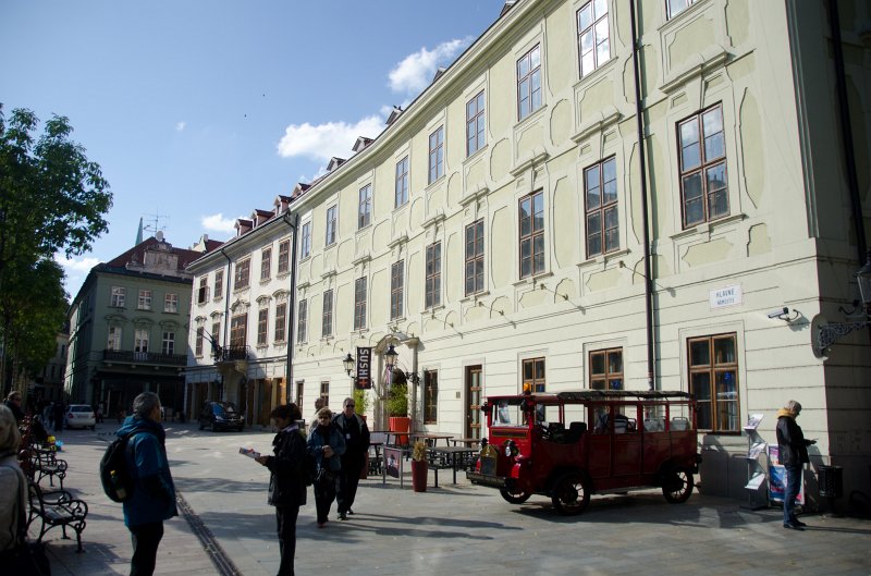 Bratislava101411-6605.jpg - Hlavné námestie  / Old Town Square