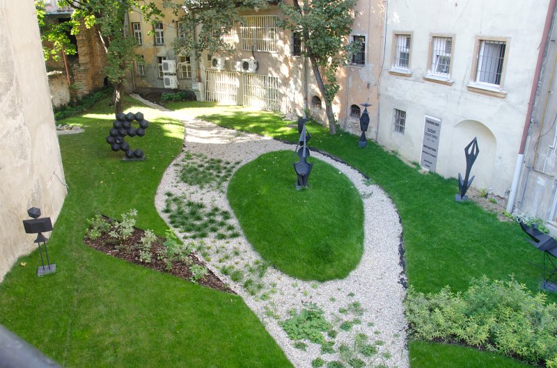 Bratislava101411-6620.jpg - Garden area of  Hotel Michalská Brána