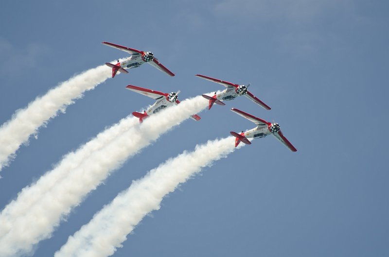 ChicagoAirShow082011-5287.jpg - Aeroshell Aerobatic Team