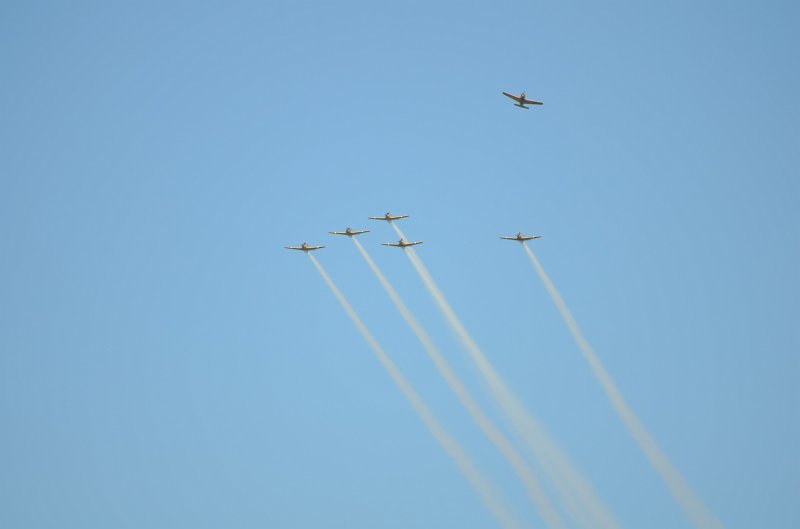 ChicagoAirShow082011-5323.jpg - Lima Lima Flight Team, very moving missing man formation