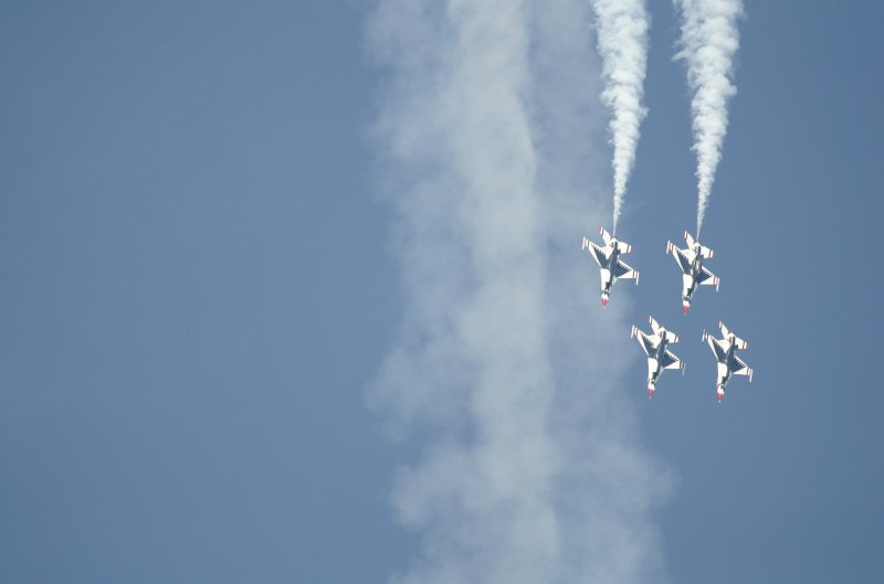 ChicagoAirShow082011-5478.jpg - U.S. Air Force Thunderbirds