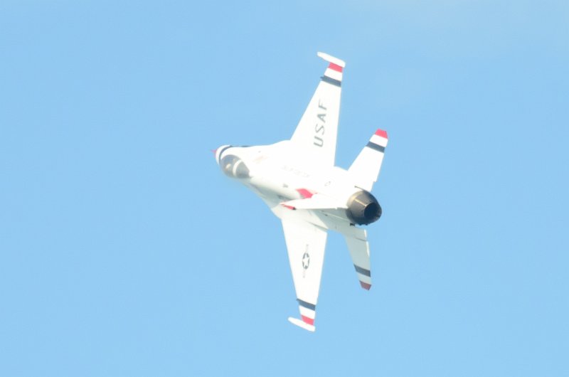 ChicagoAirShow082011-5488.jpg - U.S. Air Force Thunderbirds