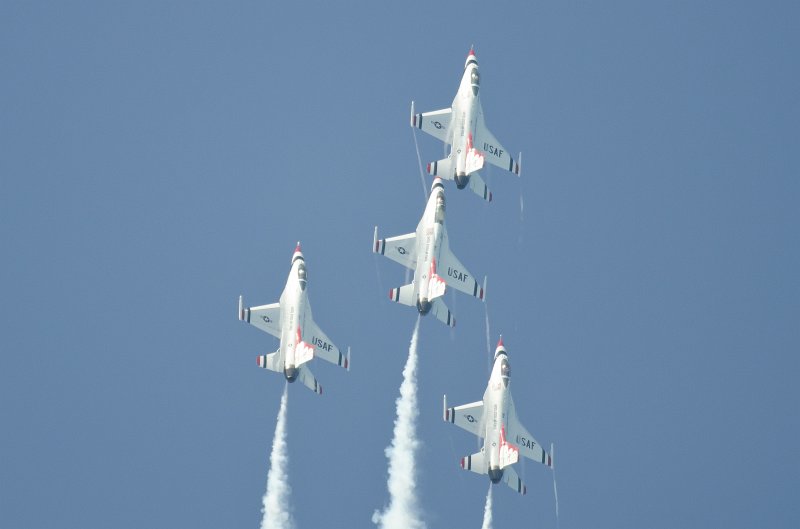 ChicagoAirShow082011-5507.jpg - U.S. Air Force Thunderbirds