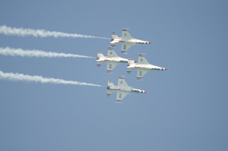 ChicagoAirShow082011-5521.jpg - U.S. Air Force Thunderbirds