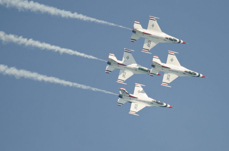 ChicagoAirShow082011-5525.jpg - U.S. Air Force Thunderbirds