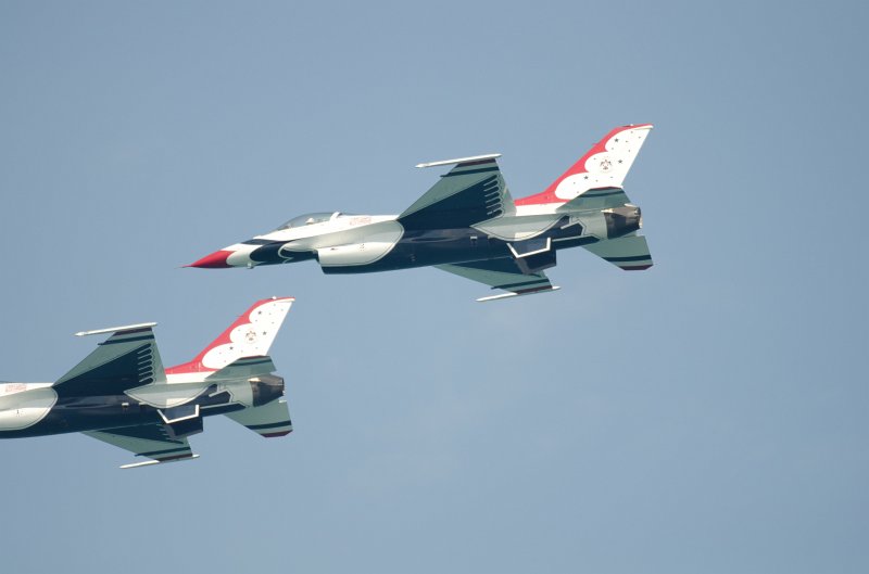 ChicagoAirShow082011-5529.jpg - U.S. Air Force Thunderbirds