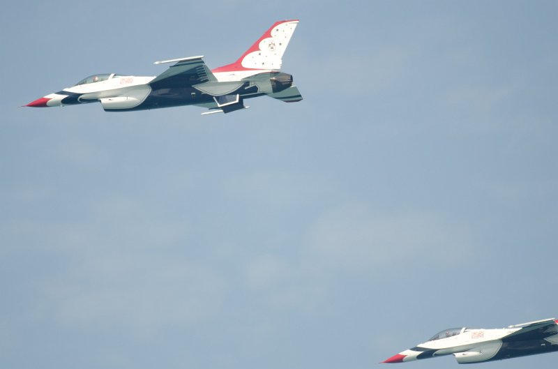 ChicagoAirShow082011-5530.jpg - U.S. Air Force Thunderbirds