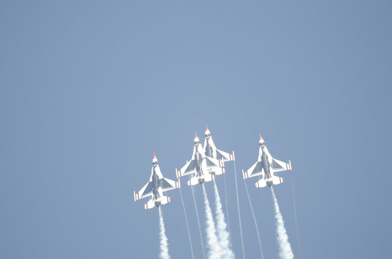 ChicagoAirShow082011-5551.jpg - U.S. Air Force Thunderbirds