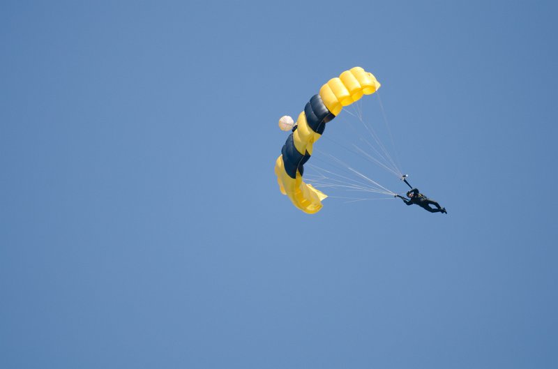 ChicagoAirShow082011-5428.jpg - U.S. Army Parachute Team Golden Knights