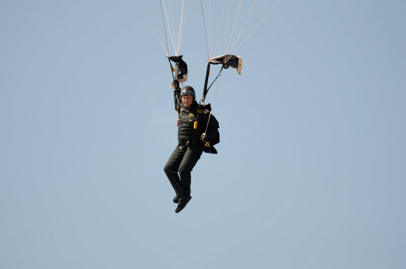 ChicagoAirShow082011-5439.jpg - U.S. Army Parachute Team Golden Knights