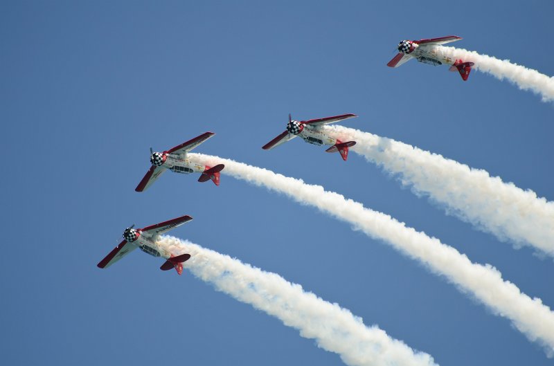ChicagoAirShow082011-5296.jpg - Aeroshell Aerobatic Team