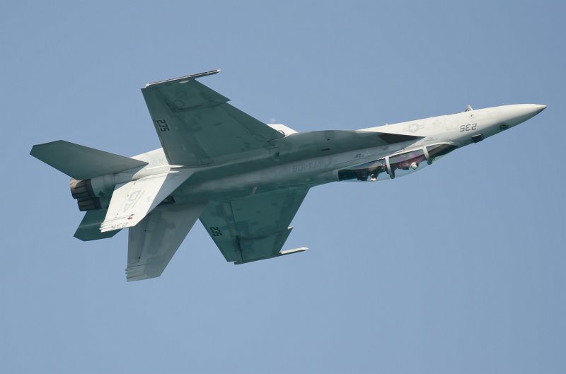 ChicagoAirShow082011-5415.jpg - FA-18