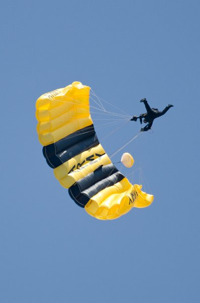 ChicagoAirShow082011-5427.jpg - U.S. Army Parachute Team Golden Knights