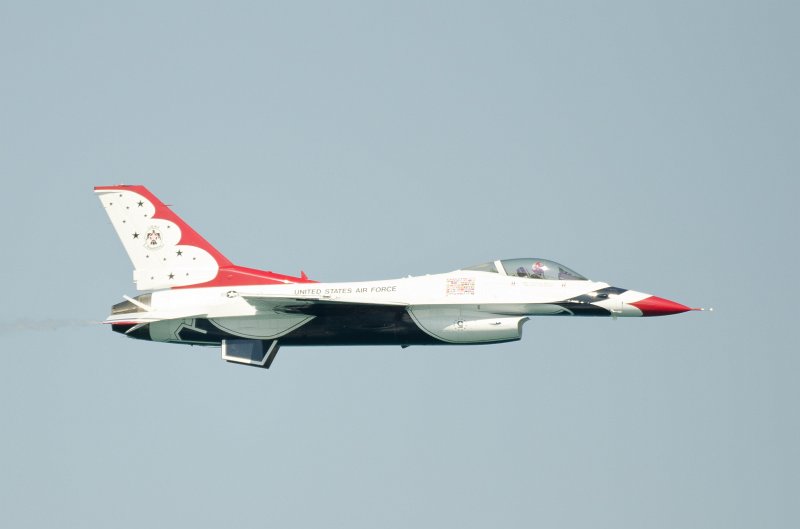 ChicagoAirShow082011-5481.jpg - U.S. Air Force Thunderbirds
