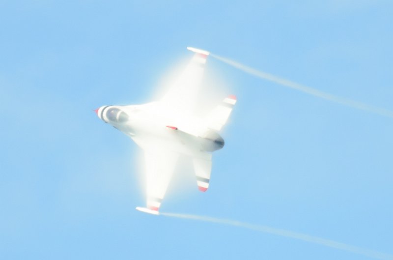 ChicagoAirShow082011-5490.jpg - U.S. Air Force Thunderbirds