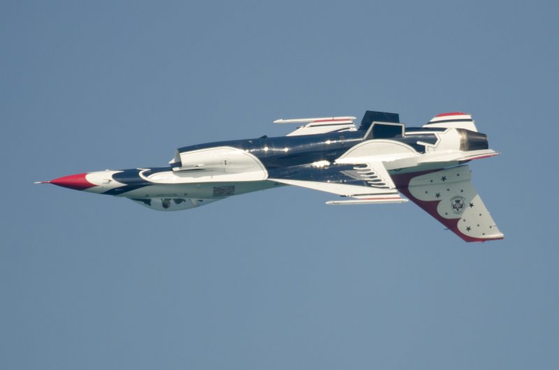 ChicagoAirShow082011-5527.jpg - U.S. Air Force Thunderbirds