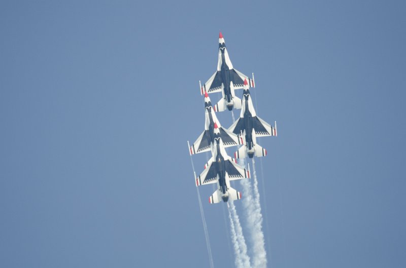 ChicagoAirShow082011-5549.jpg - U.S. Air Force Thunderbirds
