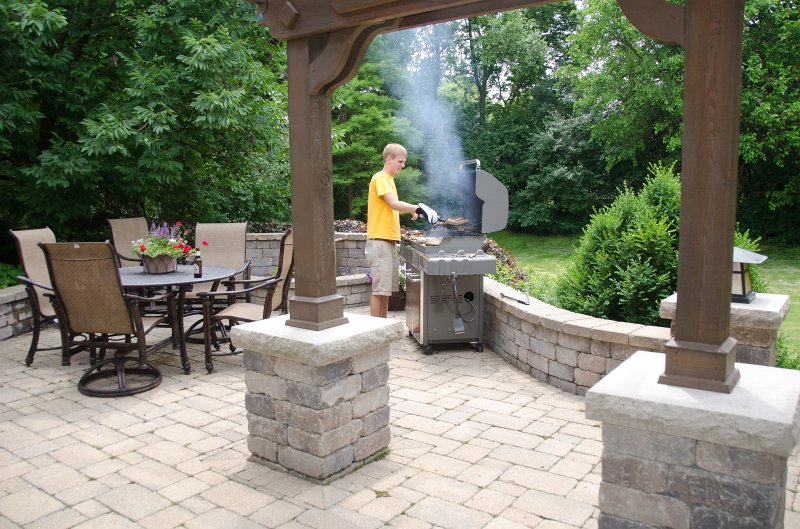 DSC_3819.jpg - Mike Cooking hamburgers