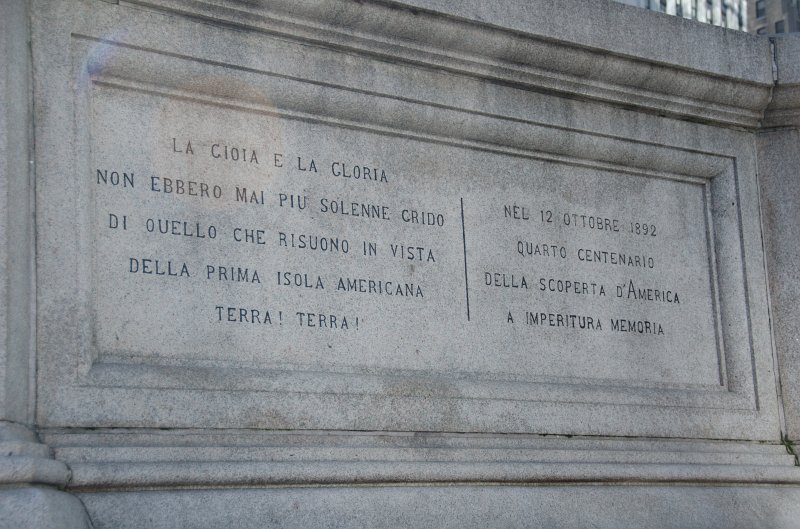 Manhattan032611-1958.jpg - Columbus Monument: La Gioia e la Gloria non ebbero mai piu solenee grido di ouello che risuono in vita della prima isola americana terra! terra!, nel 12 Ottobre 1892, quarto centenario della scoperta d'America a imperitura memoria