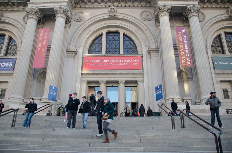 Manhattan032611-1931-2.jpg - Metropolitan Museum of Art, entrance view from 5th Ave
