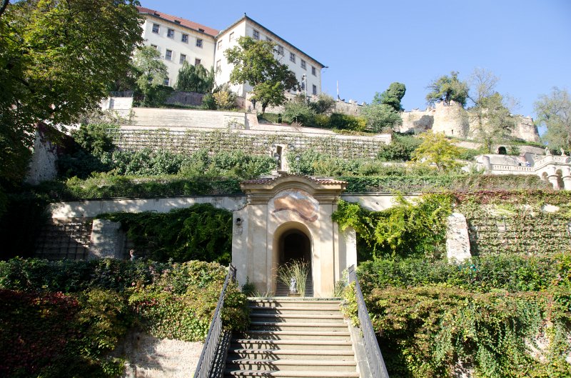 Prague101511-7044.jpg - Liz, Jack, Palácové zahrady pod Pražským Hradem / Palace gardens under Prague Castle
