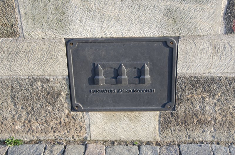 Prague101511-7206.jpg - Fundatum Anno MCCCLVII, Karlův most / Charles Bridge