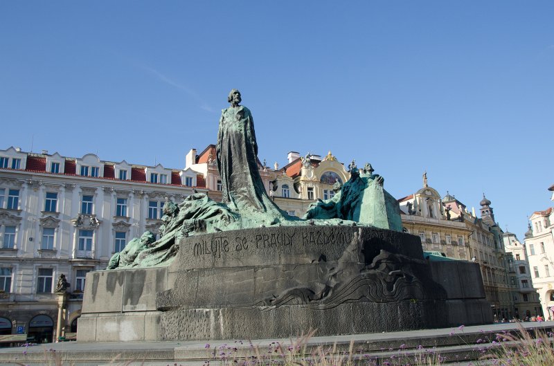 Prague101511-6802.jpg - Pomník mistra Jana Husa / Jan Hus Memorial in Old Town Square